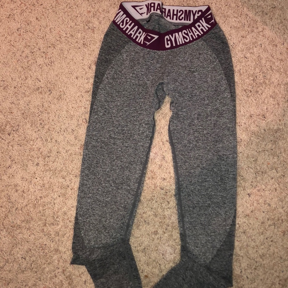 Gym shark leggings